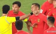 VAR判罚再引争议，巴黎圣日耳曼对阵AC米兰裁判判点引发巨大争议