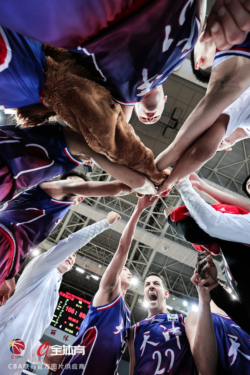 队员间默契配合,形成整体强大力量的句子 队员间默契配合,形成整体强大力量的句子